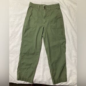 Madewell cargo pants. Green. Size 28.